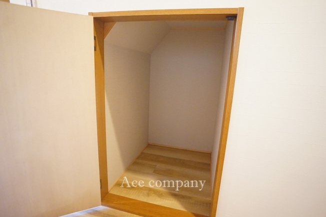 【収納】 | 東大阪市高井田西1丁目 | 1階、廊下にある階段下収納です。