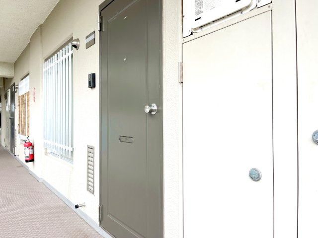 中川ビューハイツの玄関