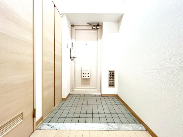 中川ビューハイツの玄関