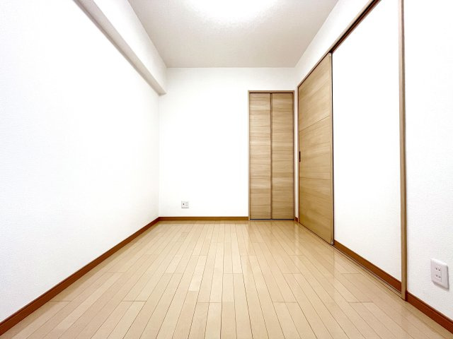 中川ビューハイツの洋室