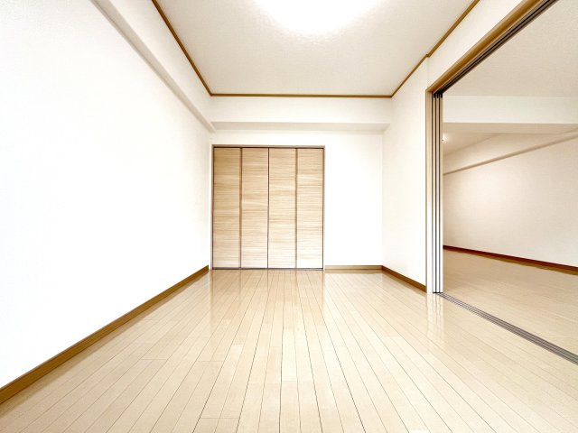 中川ビューハイツの洋室