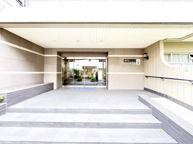 中川ビューハイツのエントランス