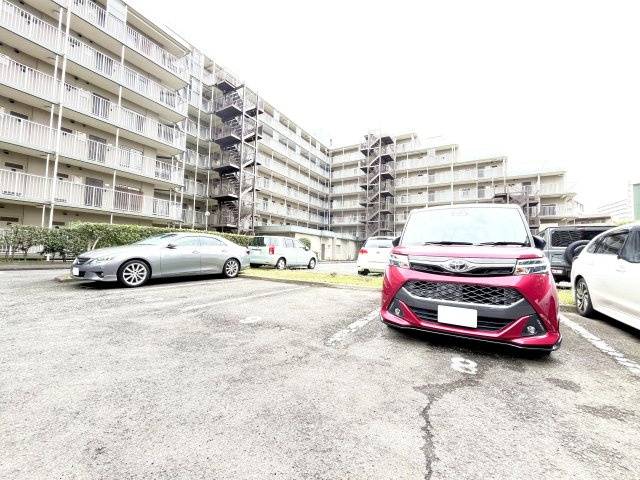 中川ビューハイツの駐車場
