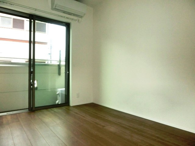 【寝室】 | フォルジュロン　パンセ | 南向きの明るい寝室スペース。