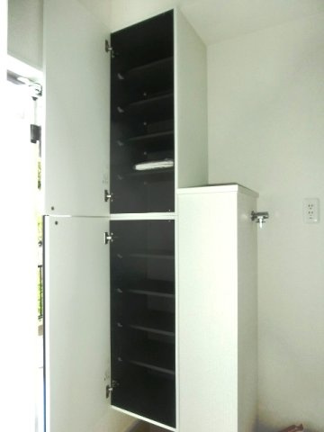 【玄関】 | フォルジュロン　パンセ | 玄関にシューズボックス。