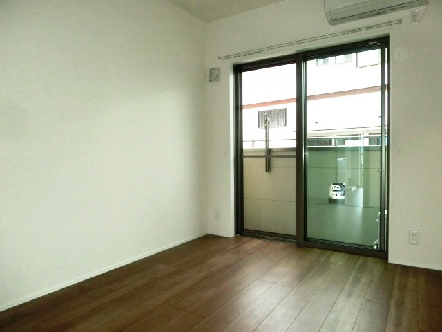 【居間・リビング】 | フォルジュロン　パンセ | 南向きの明るい居室スペース。