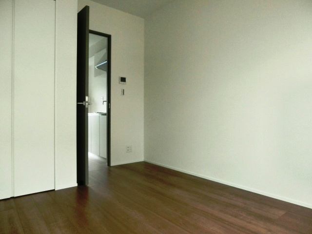 【居間・リビング】 | フォルジュロン　パンセ | フローリングの綺麗な洋室。