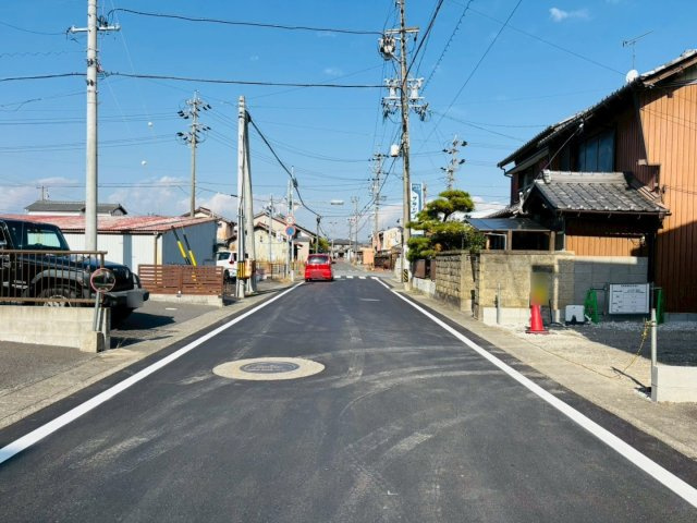 リーブルガーデン　本巣郡北方町加茂　全2区画分譲の前面道路含む現地写真|「現地（2025年11月7日）撮影」　
■前面道路　
■ヤマダ不動産　株式会社リライフ
