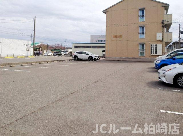 グランアモーレの駐車場