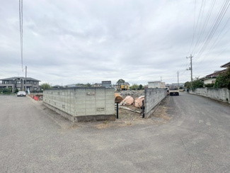 【前面道路含む現地写真】