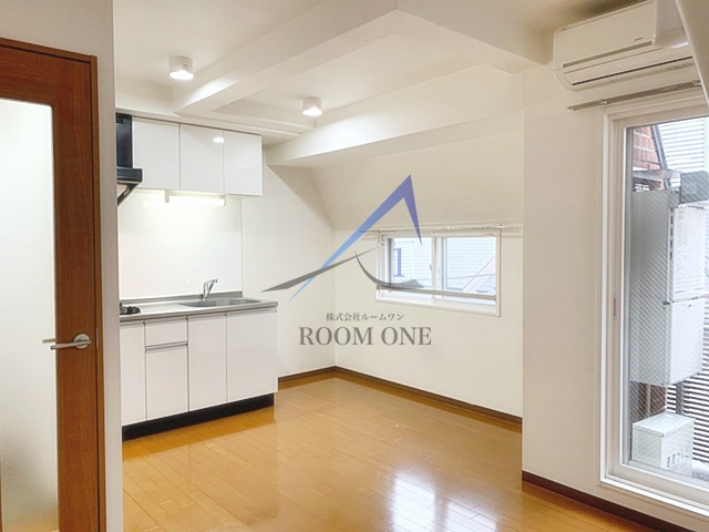 ドリームレジデンスの居間・リビング|洋室のお部屋です。