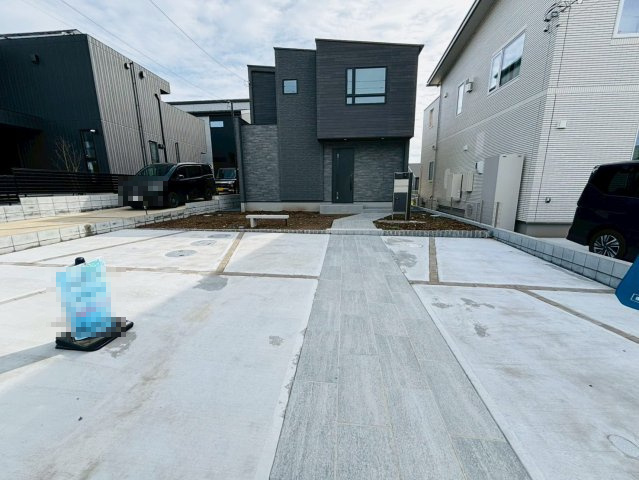 1号棟　新築戸建　富里市七栄　全6棟の駐車場