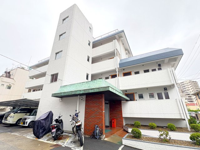 第4東個西新井マンション2号棟の外観