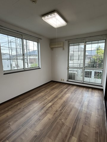 サングリーンの洋室