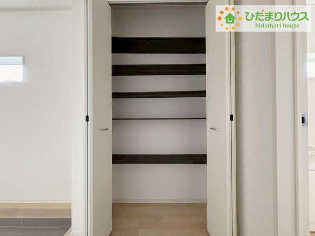 日立市久慈町第25　新築戸建　2号棟の収納|ちょこっとした収納があることで、消耗品のストックをするのにも便利です☆