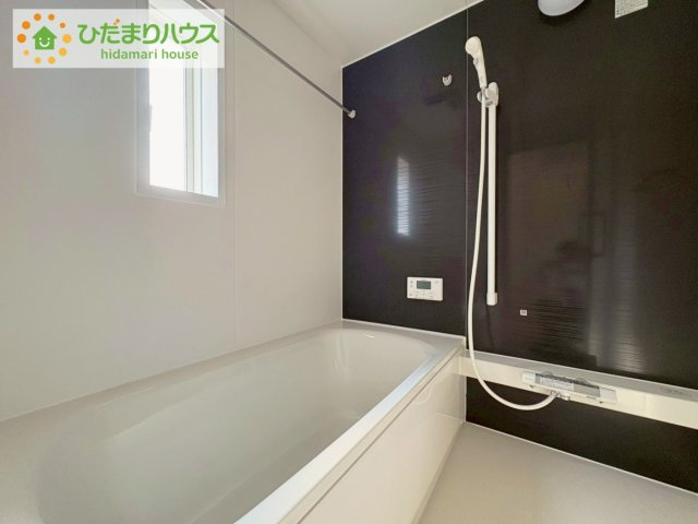 日立市久慈町第25　新築戸建　2号棟の浴室|"何歳まで一緒に入ってくれるだろうか・・・。
広いお風呂は、お子様と一緒に入るバスタイムがより楽しくなります。"