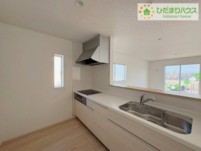 日立市久慈町第25　新築戸建　2号棟のキッチン|リビングを見渡せるキッチンはお子様を見ながらでも料理が出来て安心ですね☆