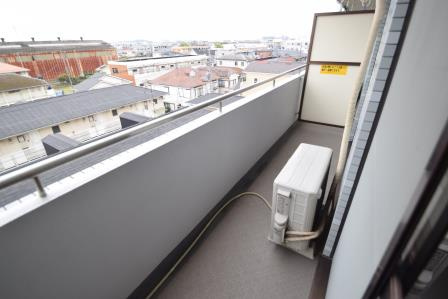 アフィニス原木のバルコニー|明るいベランダ