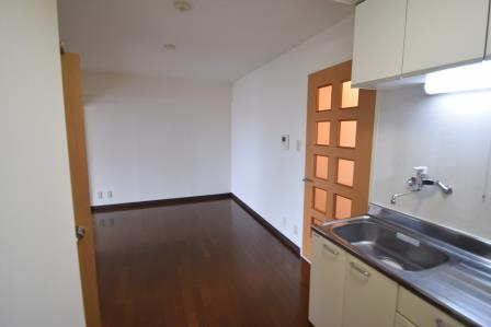 アフィニス原木の居間・リビング|室内フローリングです