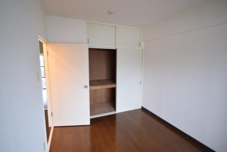 アフィニス原木の収納|洋室収納