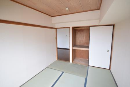 アフィニス原木の和室|押入れ一間分