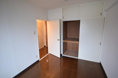 アフィニス原木の収納|洋室収納