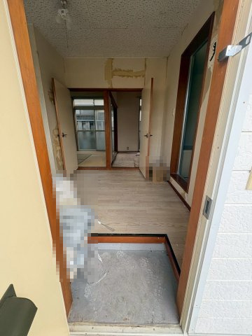 【玄関】 | ※リフォーム中の写真となります。