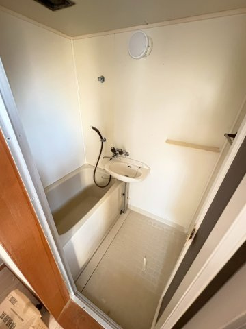 【浴室】 | ※リフォーム中の写真となります。