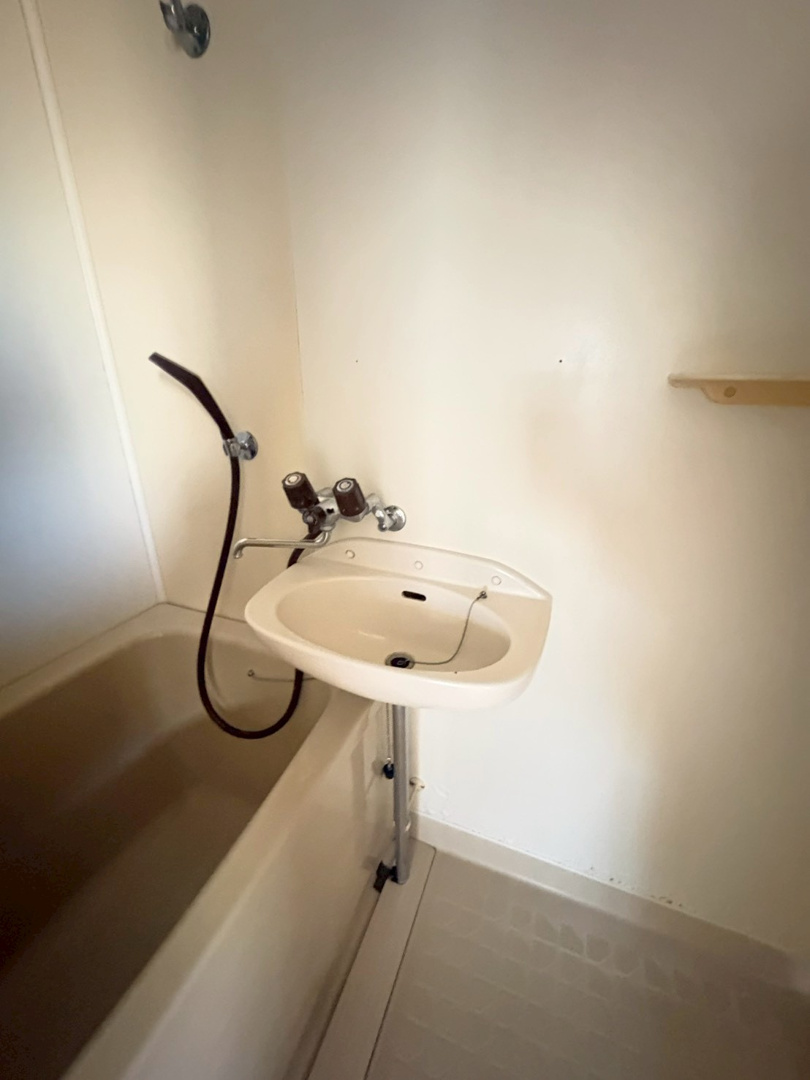 【洗面所】 | ※リフォーム中の写真となります。