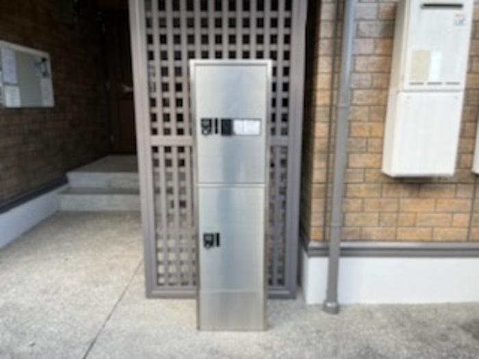 フルーレのエントランス|宅配ボックス