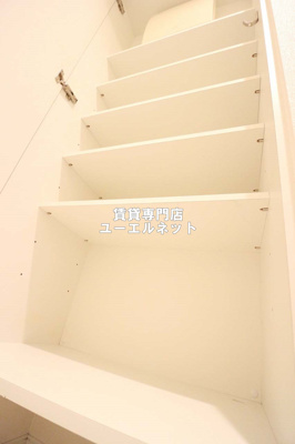 【設備】 | レジディア江坂 | 収納力たっぷりのシューズボックスで玄関すっきり！