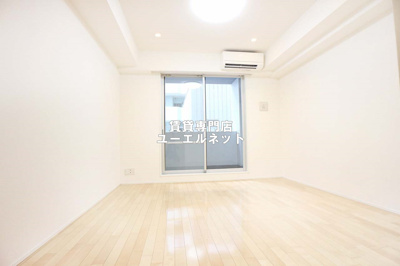 【居間・リビング】 | レジディア江坂 | ゆったりとくつろげる、落ち着きのある居室空間です