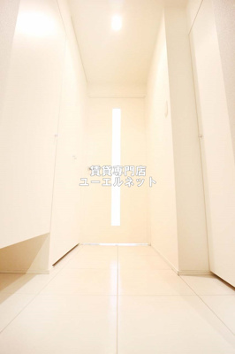 【玄関】 | レジディア江坂 | 住まいの顔ともなる玄関