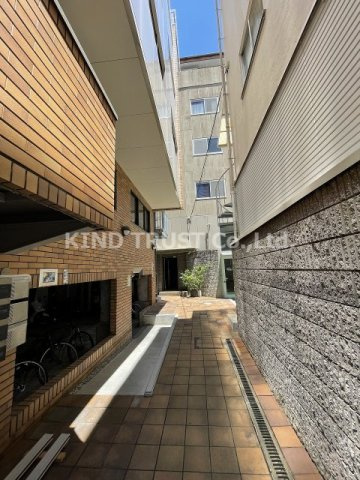 ベルハイツⅠのバルコニー|暖かな日差しのふりそそぐバルコニー