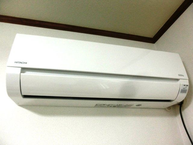 【設備】 | ミモザハウス | 快適な生活に欠かせないエアコン。 （※参考写真）