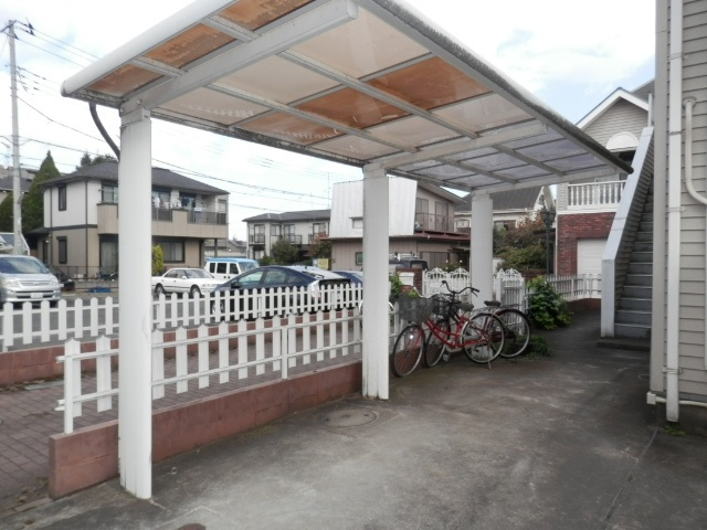 【その他共用部分】 | ミモザハウス | 屋根付き駐輪場・バイク置き場。