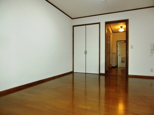 【居間・リビング】 | ミモザハウス | フローリングの綺麗な洋室。 （※参考写真）