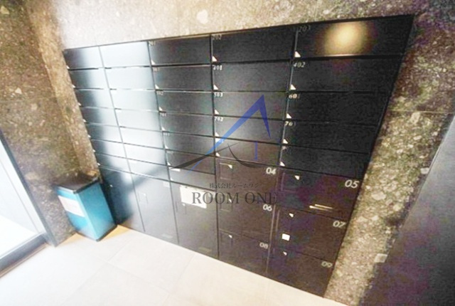 クレイシア横浜NORTHのその他共用部分|集合ポストと宅配ボックスです。