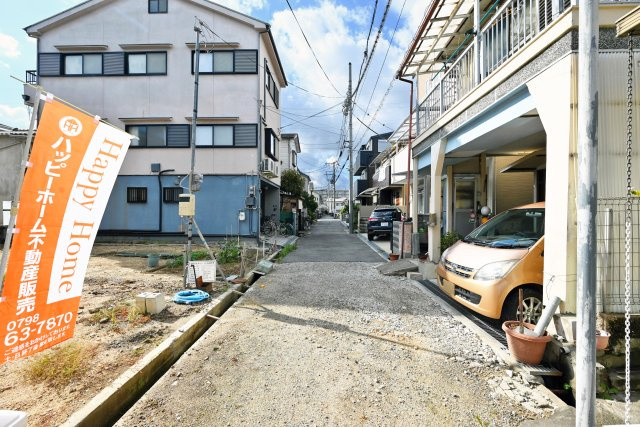 エムズガーデン上ノ島町1丁目新築一戸建て│2SLDK+駐車1台可（ビルトインガレージ）の前面道路含む現地写真|前面道路は北側4.0ｍ私道です。