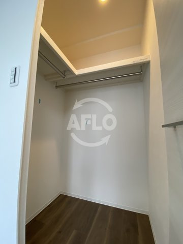 レオンコンフォート天神橋の収納|レオンコンフォート天神橋　ウォークインクローゼット