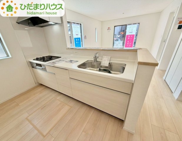 野田市七光台第19　新築戸建　1号棟のキッチン|手元は隠しながら、リビングとも会話できるオープンキッチン♪