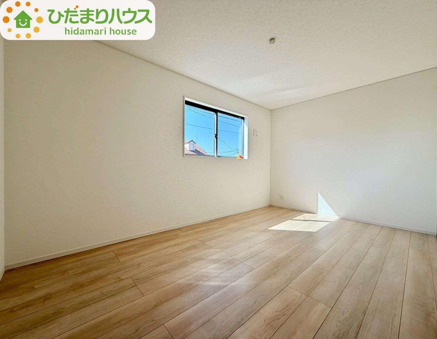 野田市七光台第19　新築戸建　1号棟の洋室|大きなベッドを置いても余裕の広さの主寝室♪♪					
