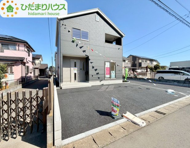 野田市七光台第19　新築戸建　1号棟の駐車場|スタイリッシュな玄関です！