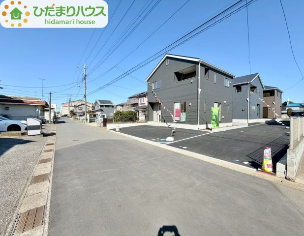 野田市七光台第19　新築戸建　1号棟の前面道路含む現地写真|前面道路も幅が広いため車庫入れも安心です(^^)/							
