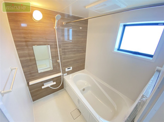 【浴室】 | 屋上バルコニー付き　コンビニ3分　屋上バルコニー付き　南葛西　2号棟 | 浴室は1坪タイプで広々していて足も伸ばせ日頃の疲れも癒せそう♪同タイプ