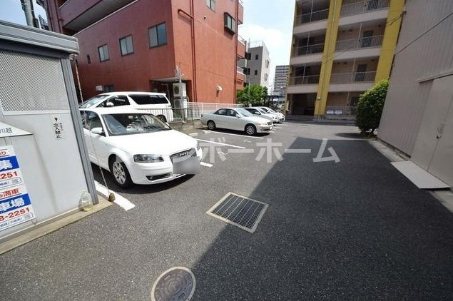 アンプルール　フェール　本川越の駐車場