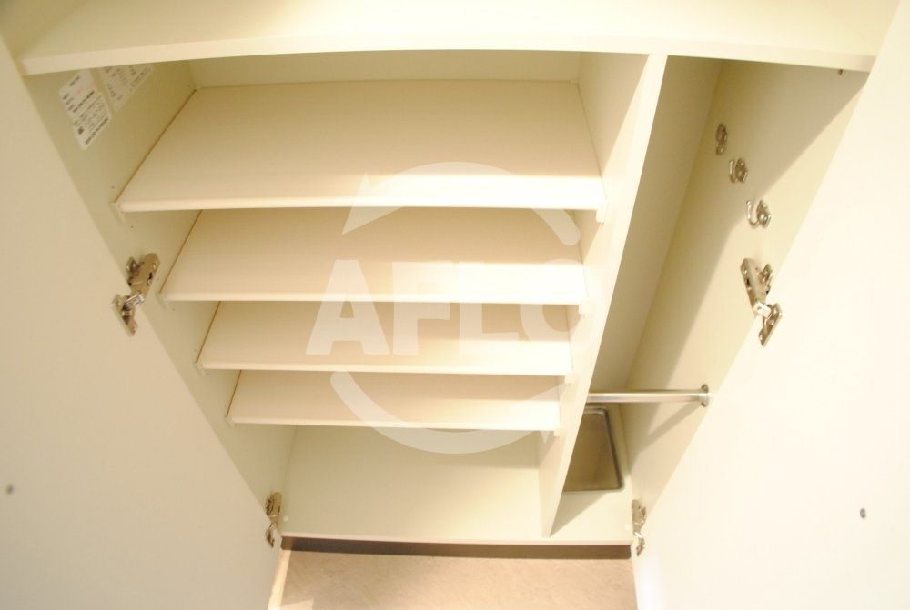 エスリード大阪天満宮の玄関|エスリード大阪天満宮　下足入れ