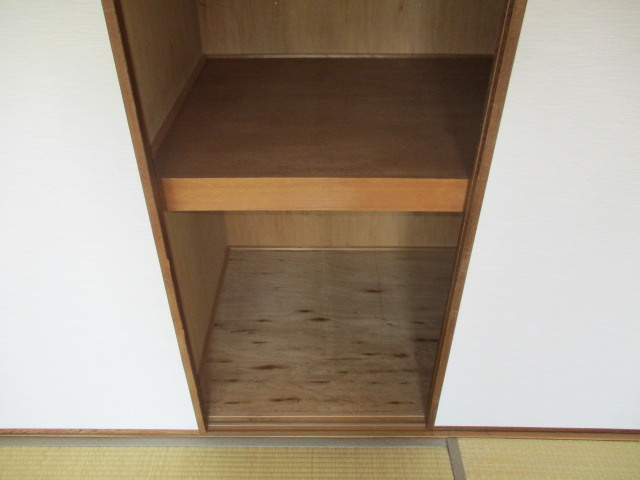 奥行きのある収納です