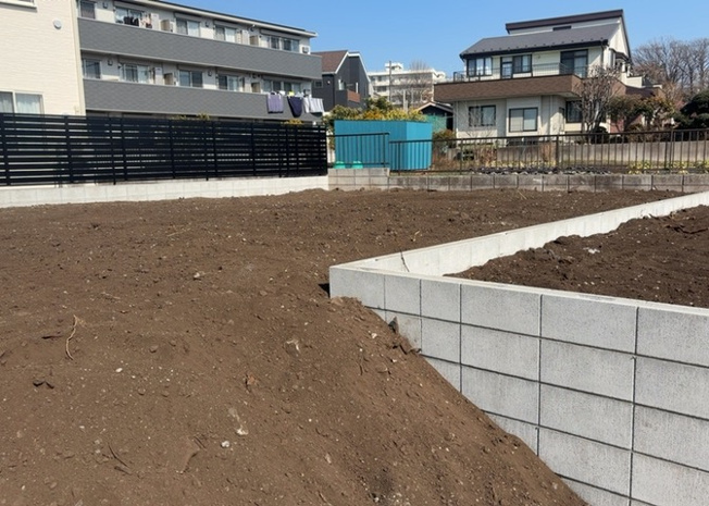 【外観】 | 土地購入を検討されている場合、境界杭がない状態で購入してしまうと境界確定測量をする必要があり、費用がかかります。購入の前に、売主、隣土地所有者立ち合いのもと境界を確定し境界杭を設置するのがベストです。