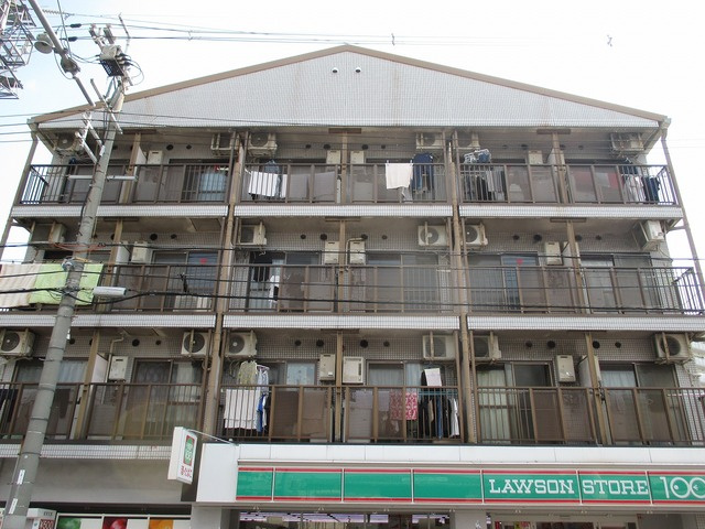 建物の個性を主張するシックな外観です